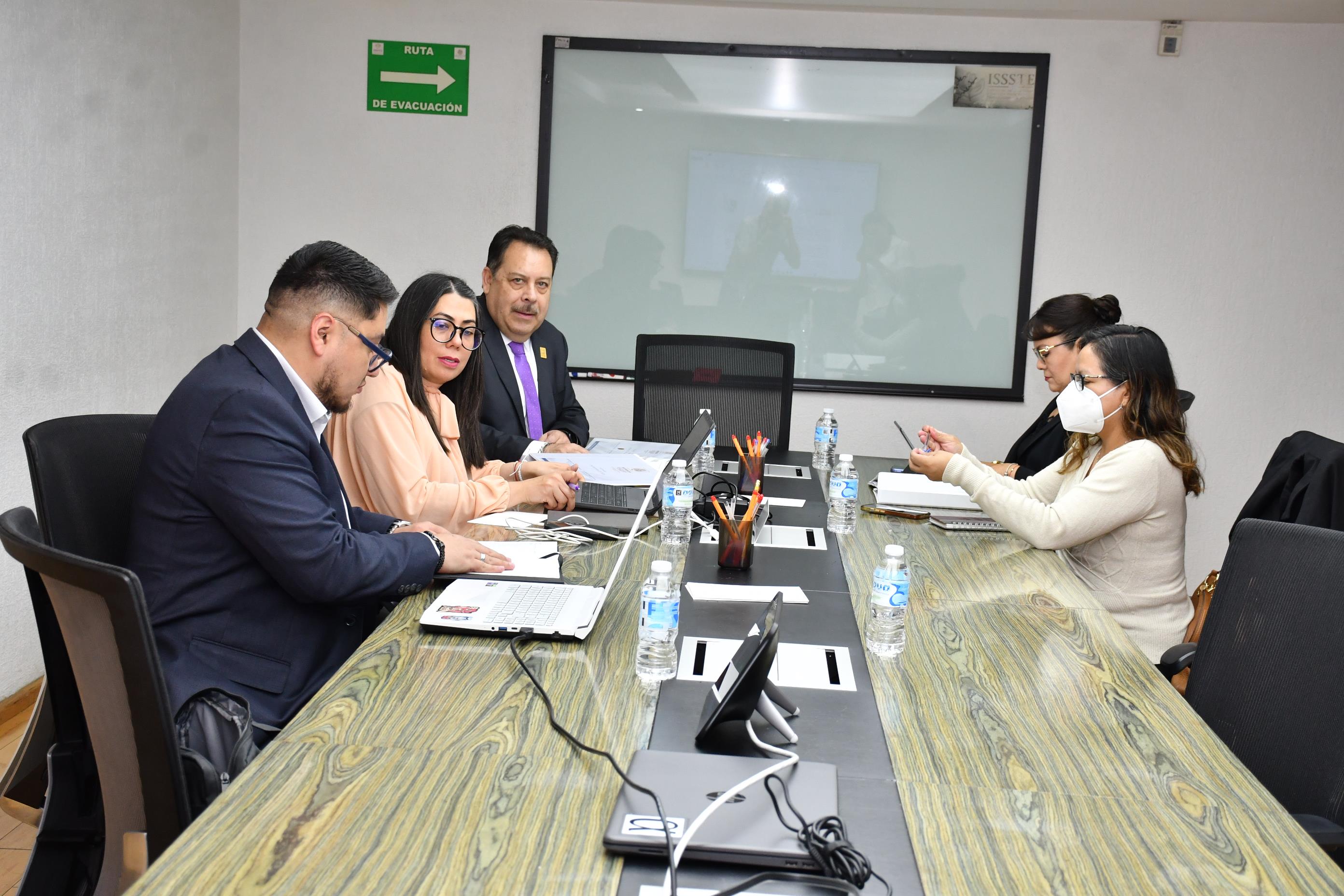 Reunión de trabajo con la Licenciada Marisol Plascencia Reyes, Subdirectora de Personal en el ISSSTE